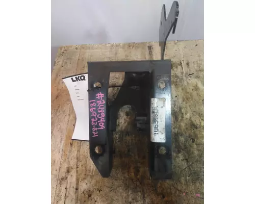 KENWORTH T880 CAB MOUNT,BRACKET