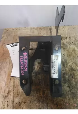 KENWORTH T880 CAB MOUNT,BRACKET