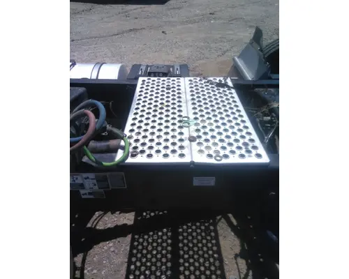 KENWORTH T880 DECK (CATWALK) STEP