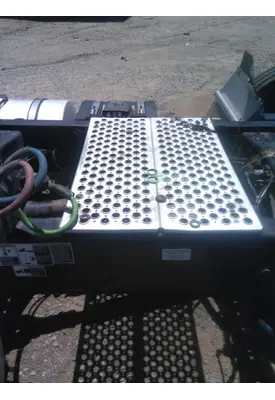 KENWORTH T880 DECK (CATWALK) STEP