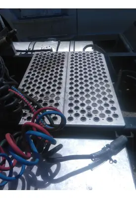 KENWORTH T880 DECK (CATWALK) STEP