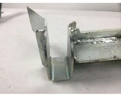 KENWORTH T880 FENDER MOUNTING