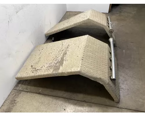 KENWORTH T880 Fender Extension