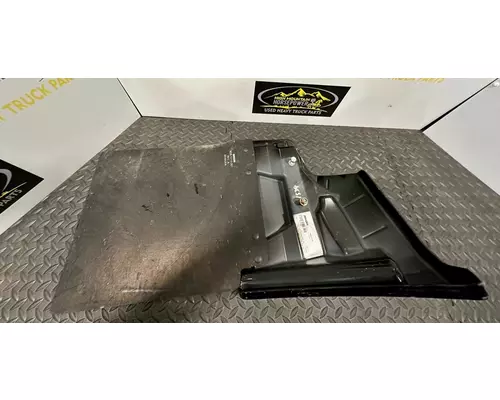 KENWORTH T880 Fender Extension