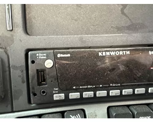 KENWORTH T880 Radio