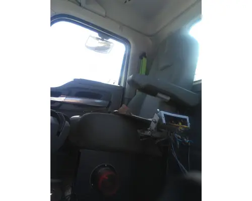KENWORTH T880 SEAT, FRONT