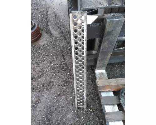 KENWORTH T880 TANK STEP
