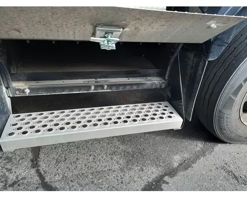 KENWORTH T880 TOOL BOX