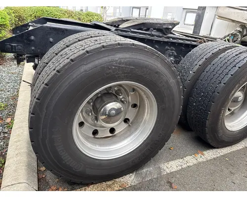 KENWORTH T880 Tire and Rim