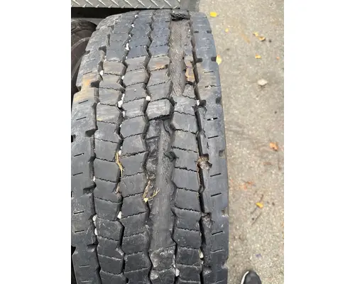 KENWORTH T880 Tire and Rim