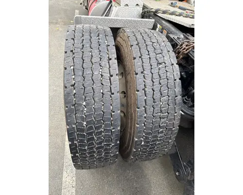 KENWORTH T880 Tire and Rim