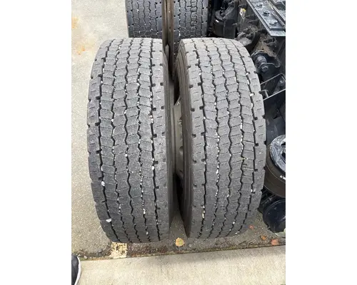 KENWORTH T880 Tire and Rim