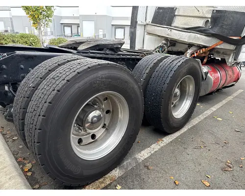 KENWORTH T880 Tire and Rim