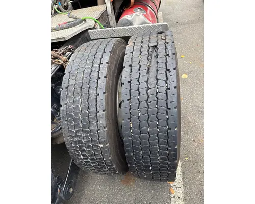 KENWORTH T880 Tire and Rim