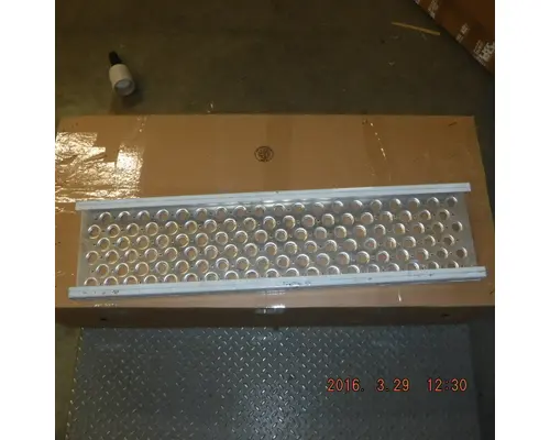 KENWORTH W900 BATTERY BOX STEP