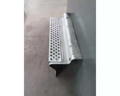 KENWORTH W900 BATTERY BOX STEP