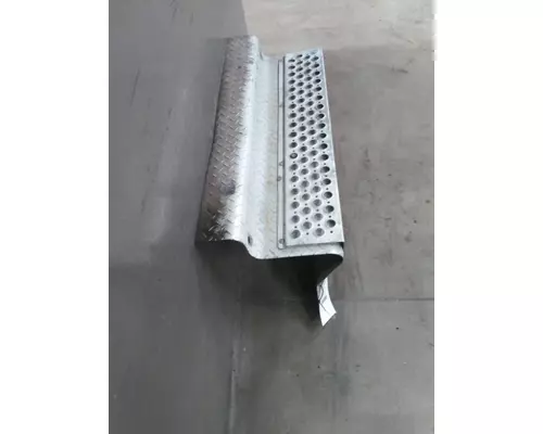 KENWORTH W900 BATTERY BOX STEP