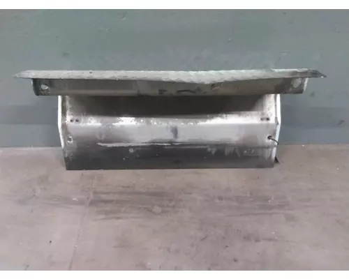 KENWORTH W900 BATTERY BOX STEP
