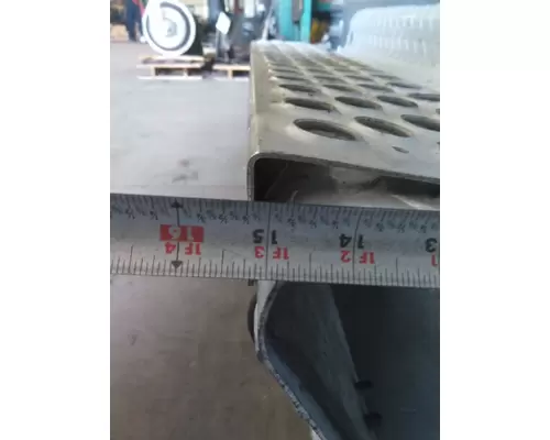 KENWORTH W900 BATTERY BOX STEP