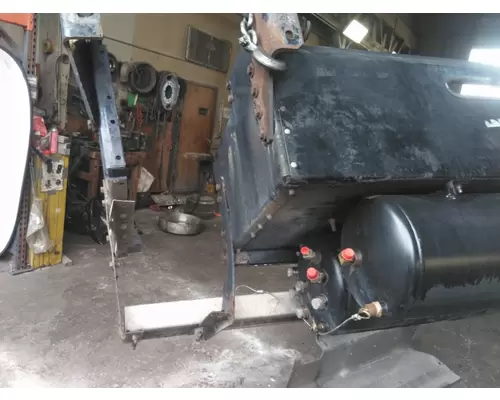 KENWORTH W900 BATTERY BOX