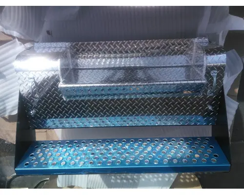 KENWORTH W900 BATTERY BOX