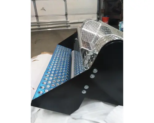 KENWORTH W900 BATTERY BOX