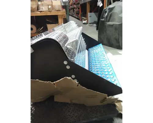 KENWORTH W900 BATTERY BOX