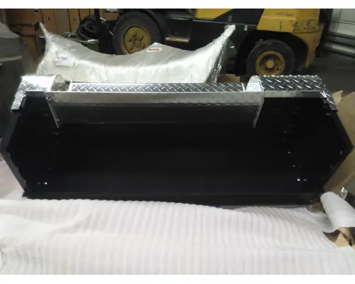 KENWORTH W900 BATTERY BOX