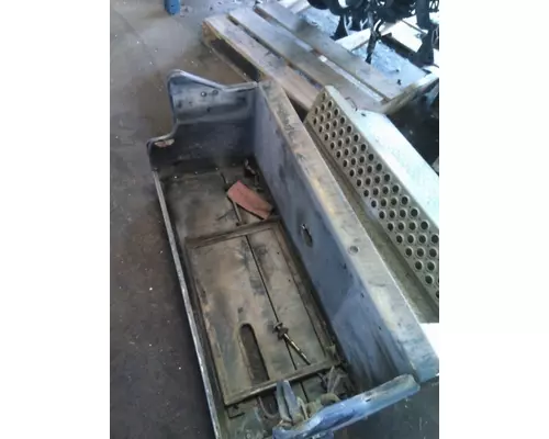 KENWORTH W900 BATTERY BOX