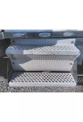 KENWORTH W900 CAB STEP