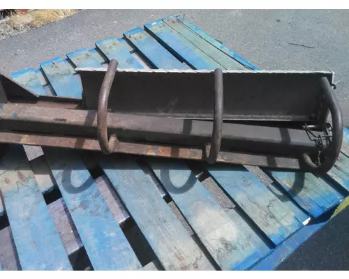 KENWORTH W900 CHAIN HANGER