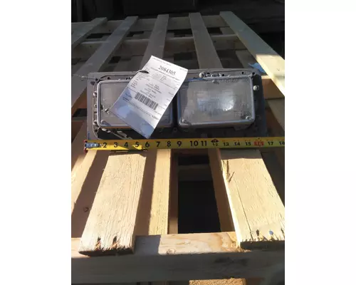 KENWORTH W900 HEADLAMP ASSEMBLY