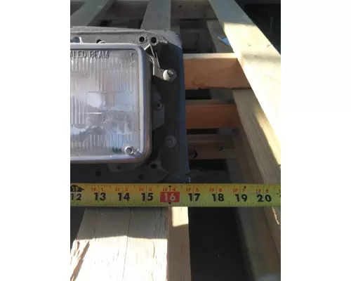 KENWORTH W900 HEADLAMP ASSEMBLY