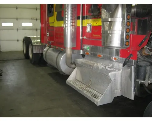 KENWORTH W900 Hood Closeout Panel 114