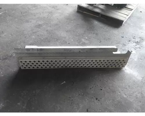 KENWORTH W900 TOOL BOX STEP