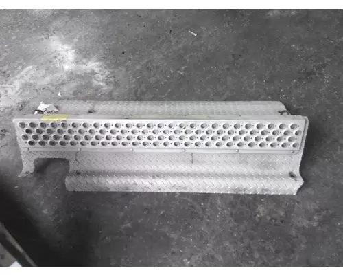 KENWORTH W900 TOOL BOX STEP