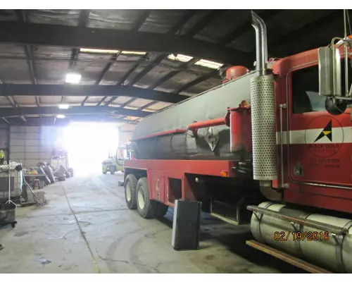 KENWORTH W900 TRUCK BODIES, TANK