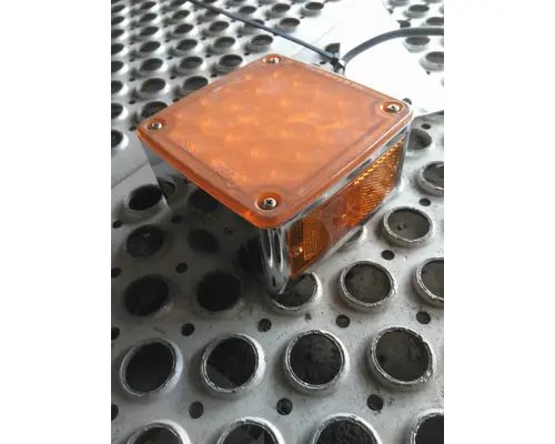 KENWORTH W900 TURN SIGNAL LIGHT