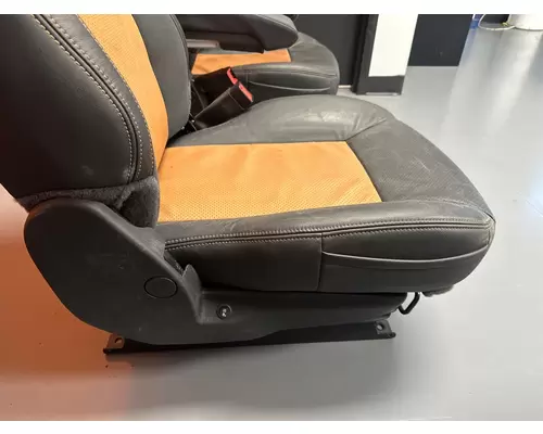 KENWORTH W990 Seat, Front