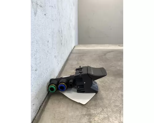 KENWORTH  Brake Proportioning Valve