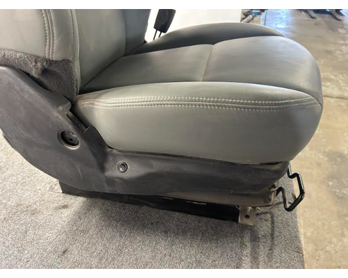 KENWORTH  Seat, Front