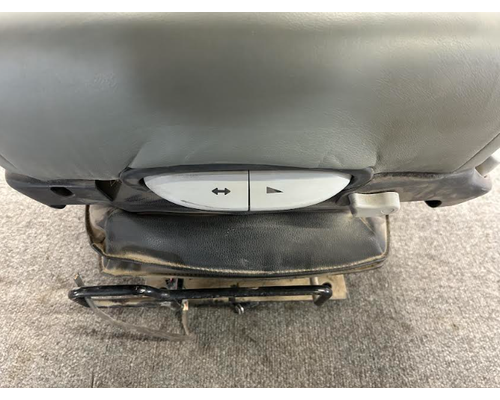 KENWORTH  Seat, Front