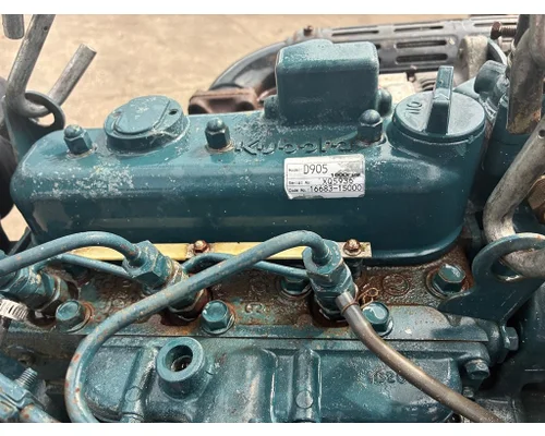 KUBOTA D905 Engine Assembly