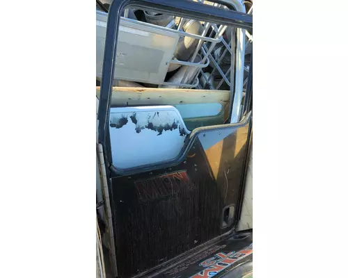 Kenworth DAYLIGHT Door Assembly, Front