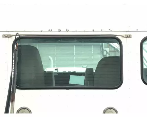Kenworth T300 Back Glass