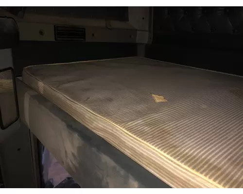 Kenworth T600 Sleeper Bunk