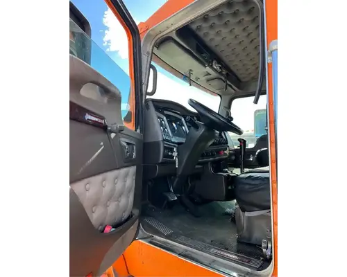 Kenworth T660 Cab