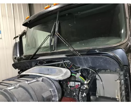 Kenworth T660 Cowl