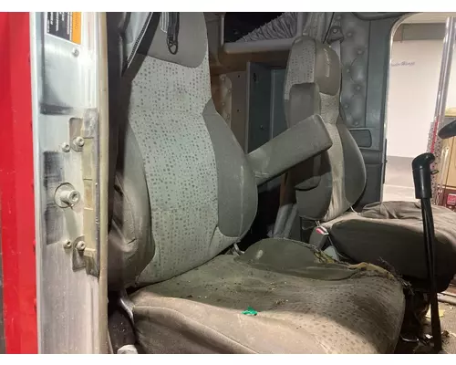 Kenworth T660 Seat (Air Ride Seat)