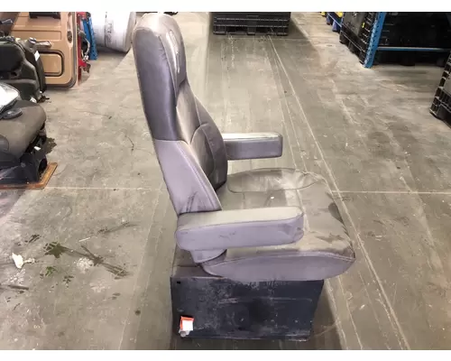 Kenworth T660 Seat (non-Suspension)